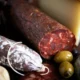 chorizo y salsichon abiertos