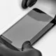 manos tecnico cambia cristal templado movil