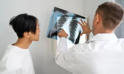 paciente estudia con medico radiología torácica