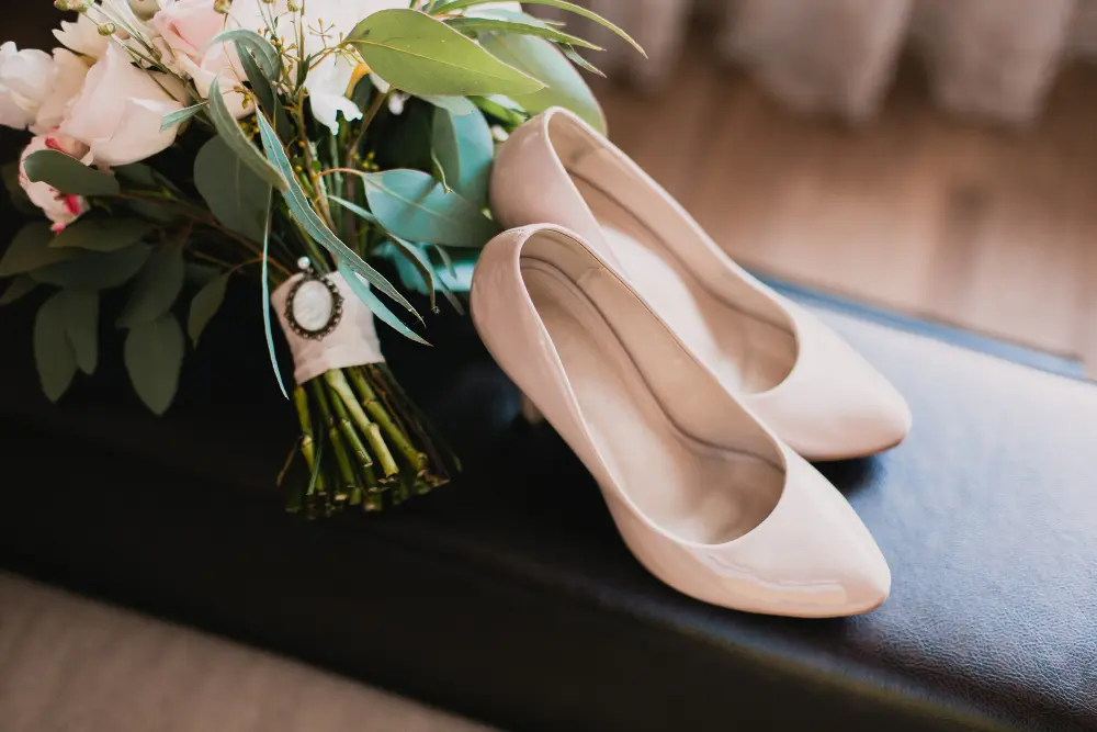 zapatos boda rosa con boquet
