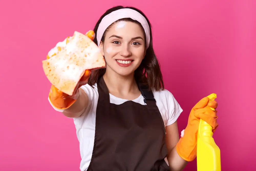 una joven empleada de hogar