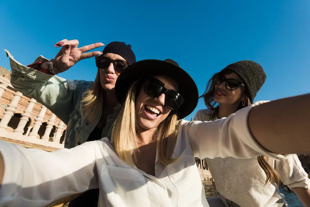 3 mujeres mayores de 40 años