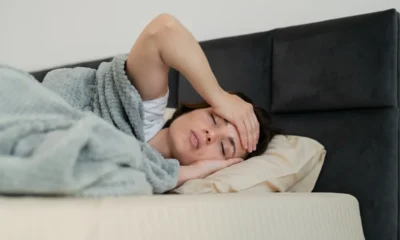 mujer no puede dormir con el nudo de bruja
