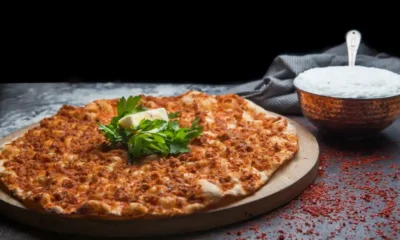 plato lahmacun caliente