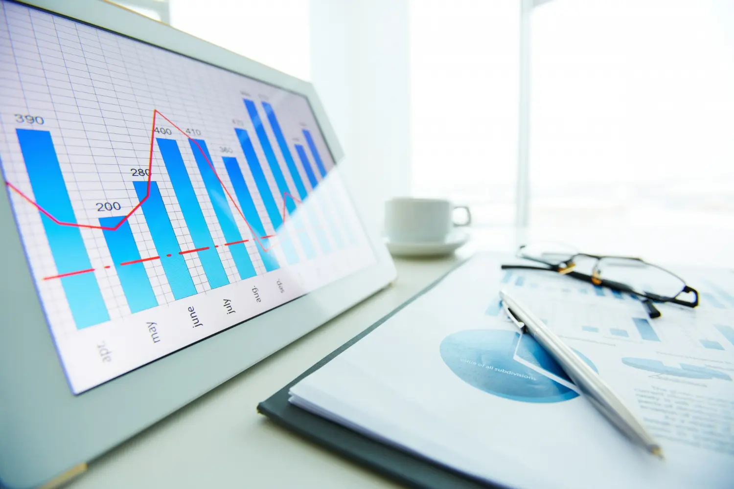 mesa de trabajo de un economista