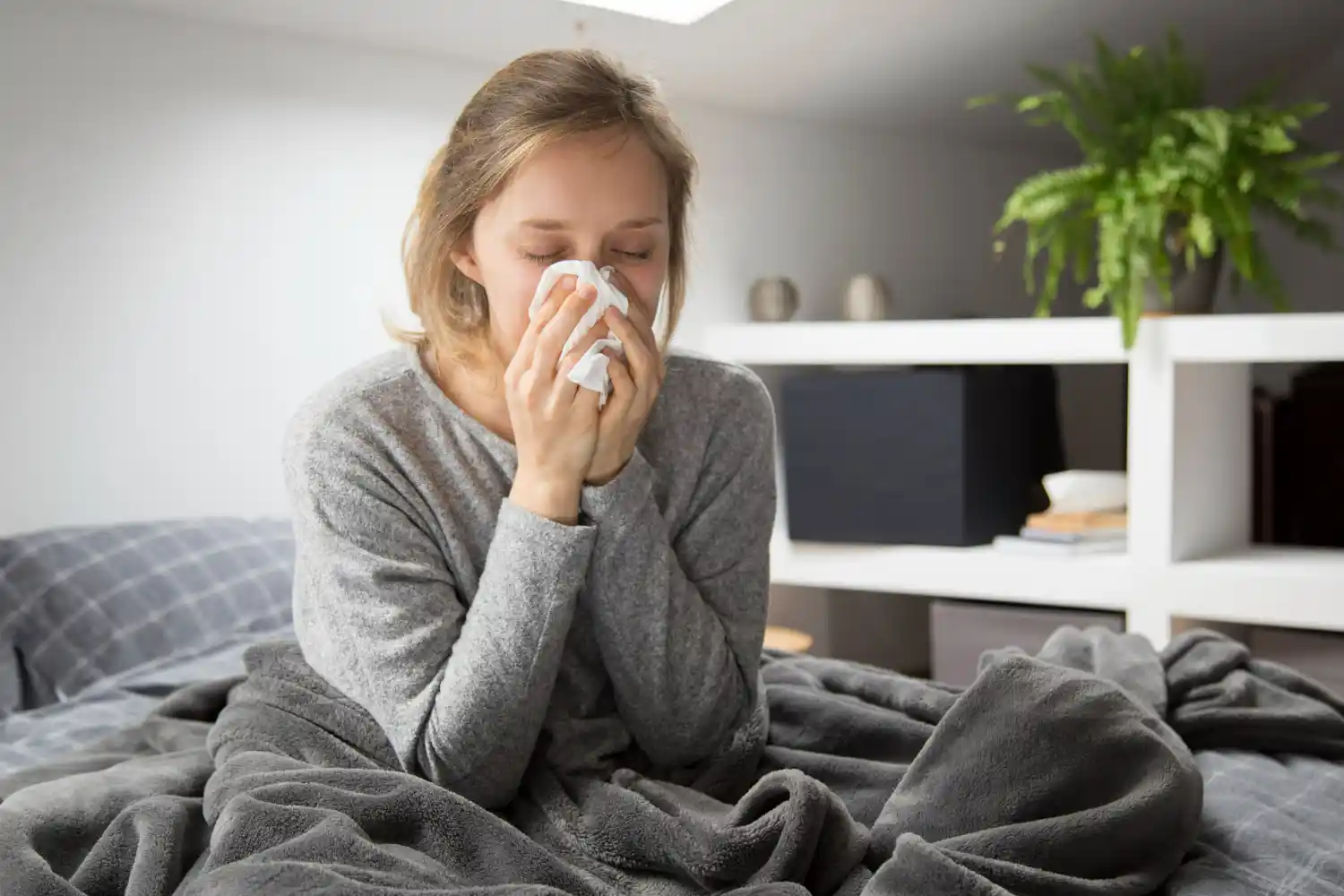 mujer australiana sufriendo de gripe
