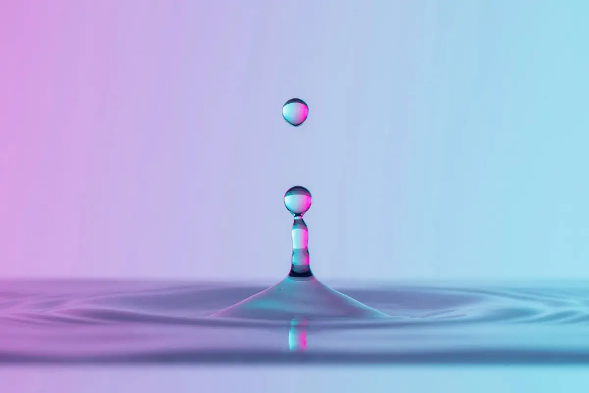 una gotita de Agua de Florida que cae