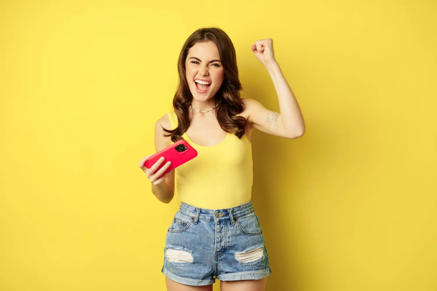 chica celebra ganar loteria de la ondee