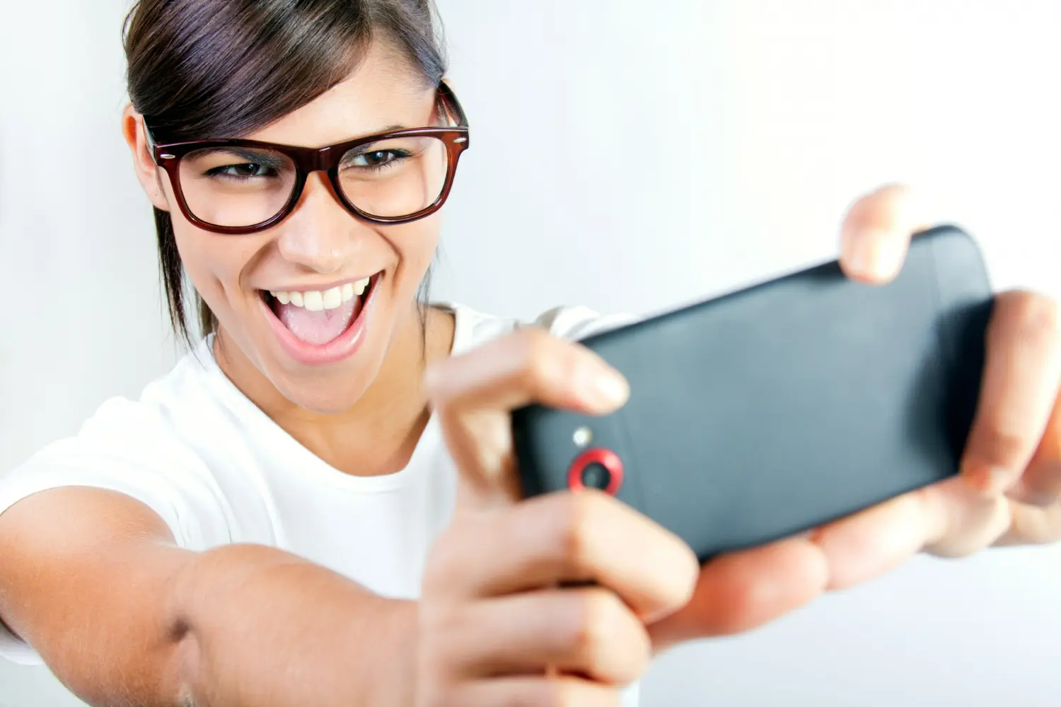 chica disfruta de juegos gratis Nintendo Switch Online
