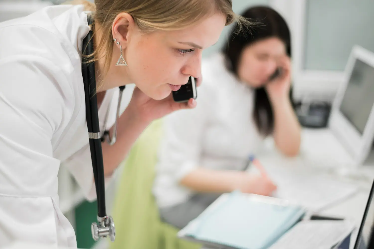 doctoras preparan una rizolisis