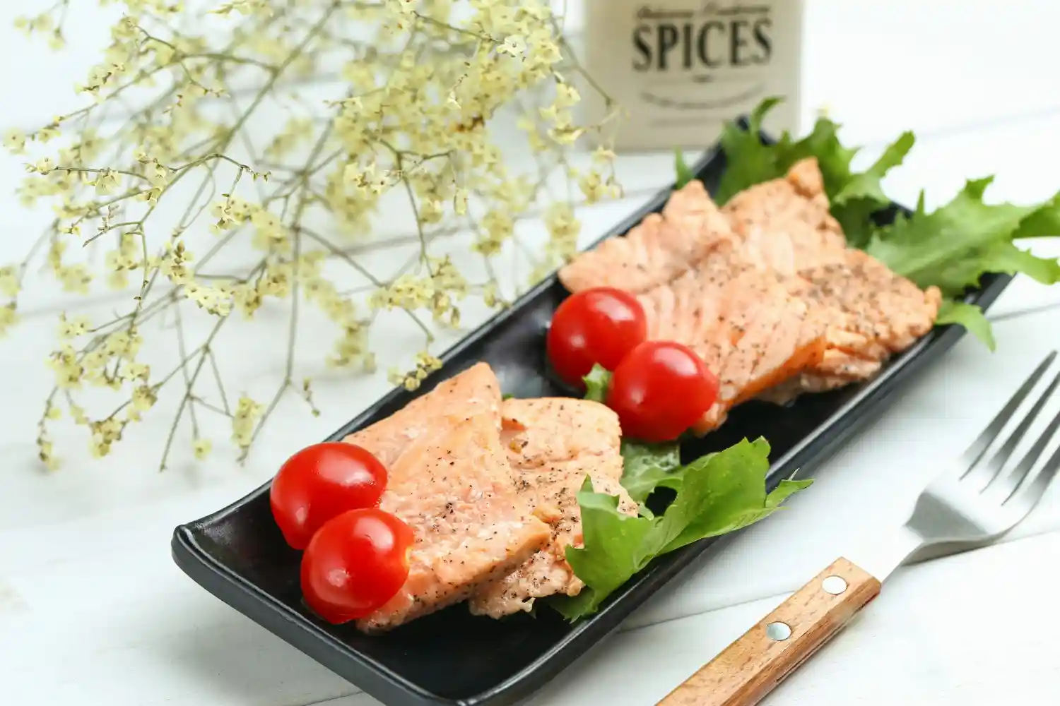 dos tapas con ventresca y tomate