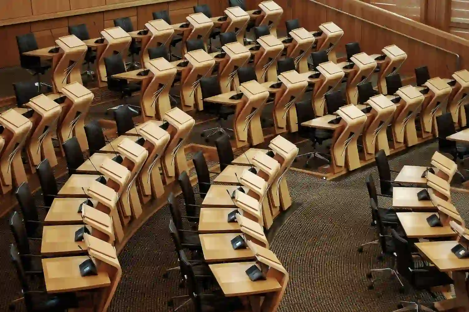 escaños de gobierno sin parlamentares