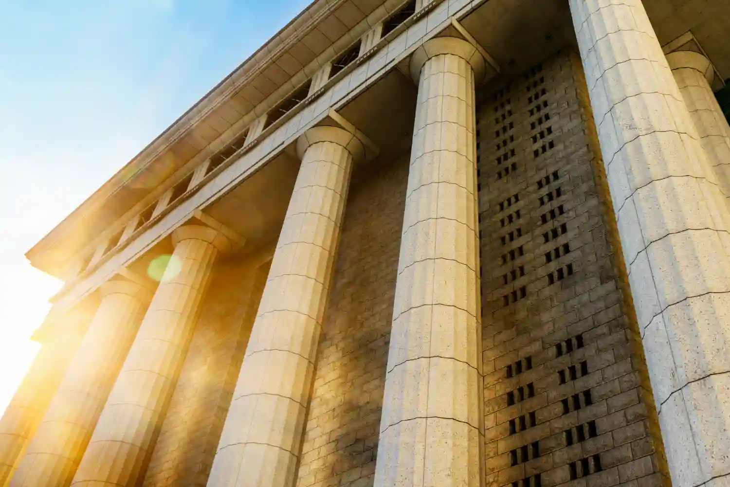 exterior de un palacio de justicia de brasil