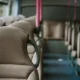 los asientos dentro de un autobus