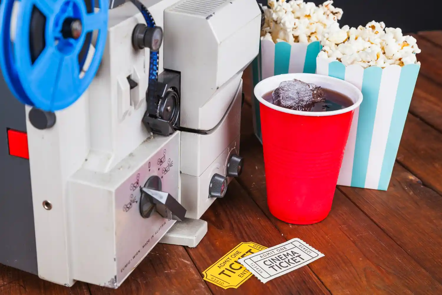 palomitas entradas y camara de cine