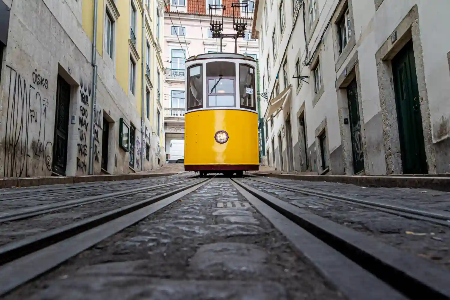 tram en el Elevador da Glória