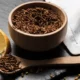 un cuenco de madera con Rooibos