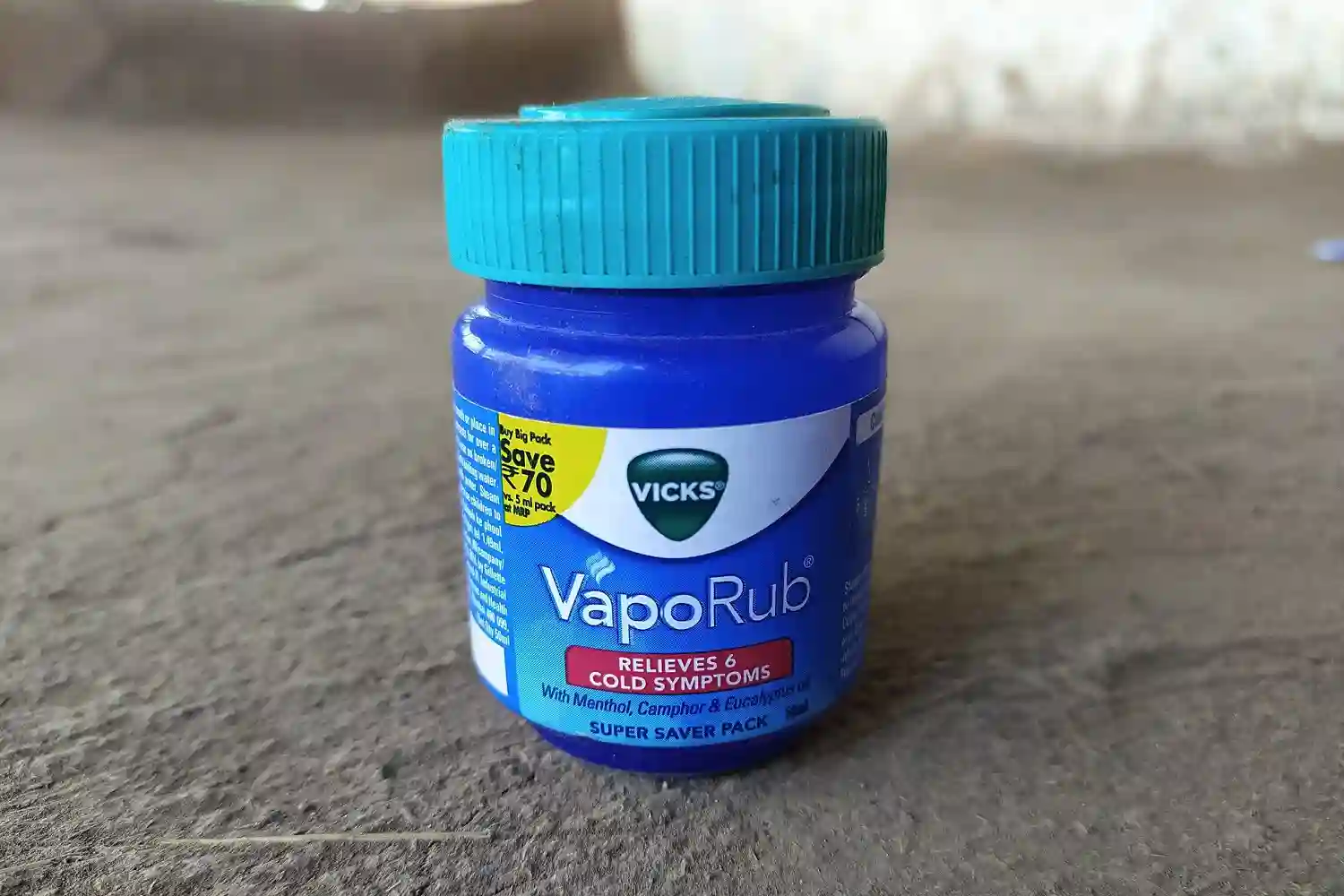 un flacon de vick vaporub usado