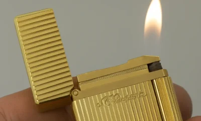 un mechero Dupont oro
