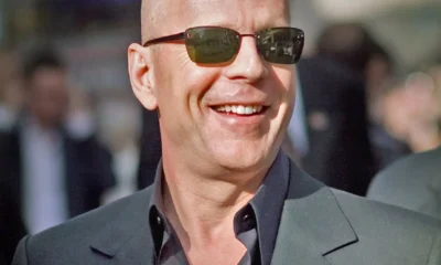 una foto de bruce willis sonriente