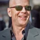 una foto de bruce willis sonriente