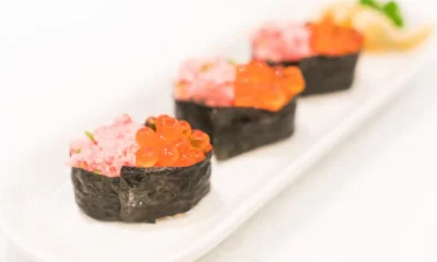 varios gunkan de salmon listos