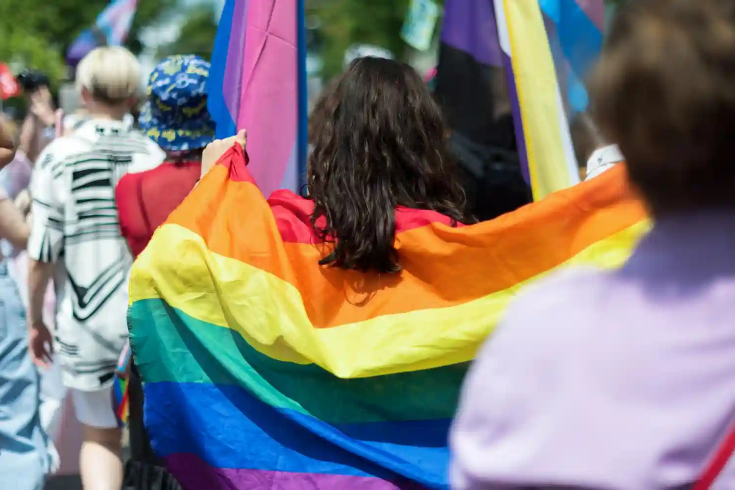 Carlos III inaugura un memorial LGTBI