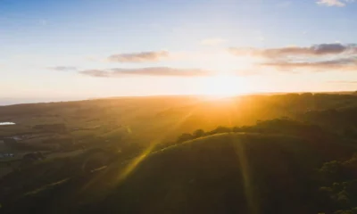 a qué hora amanece