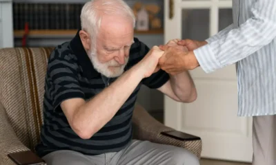 anciano con artritis y artrosis