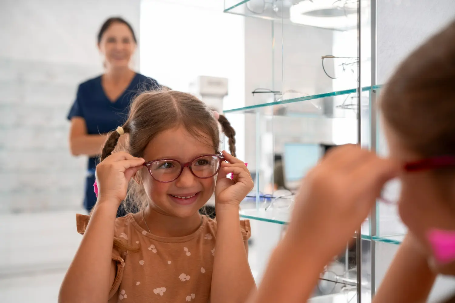 ayuda gafas y lentillas a menores