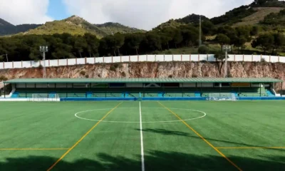 cuanto mide un campo de futbol