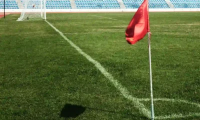 cuantos metros cuadrados tiene un campo de futbol