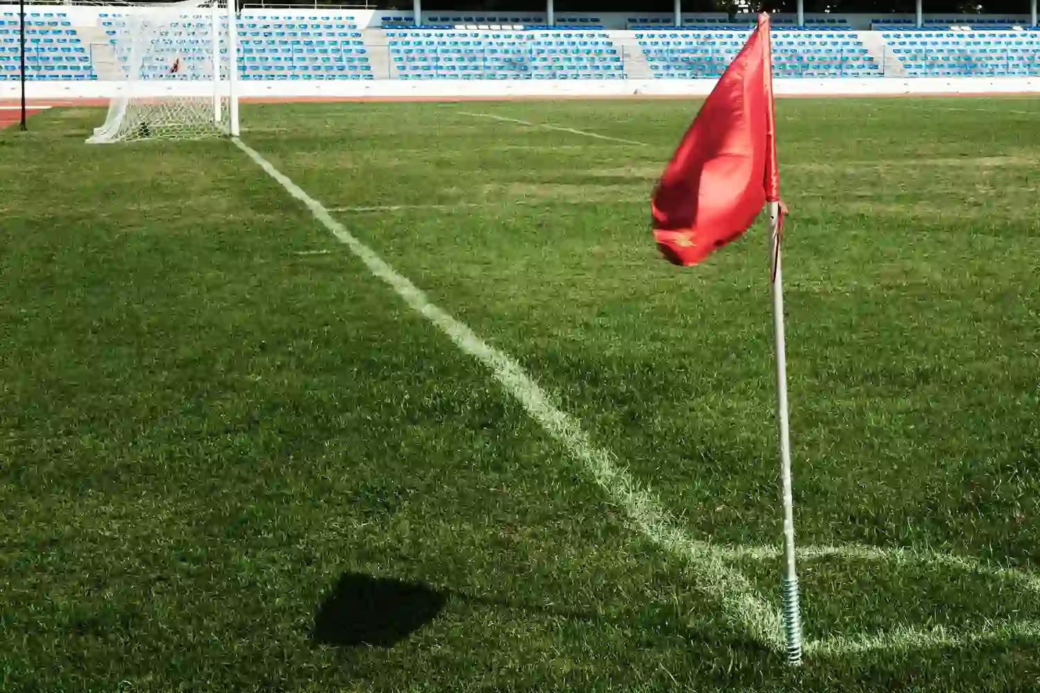 cuantos metros cuadrados tiene un campo de futbol