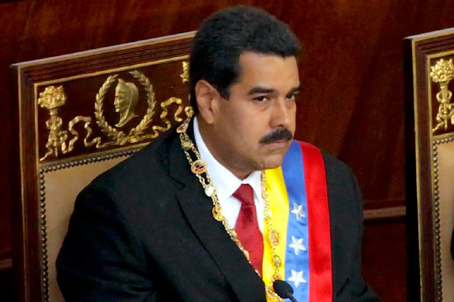 la renuncia de Maduro