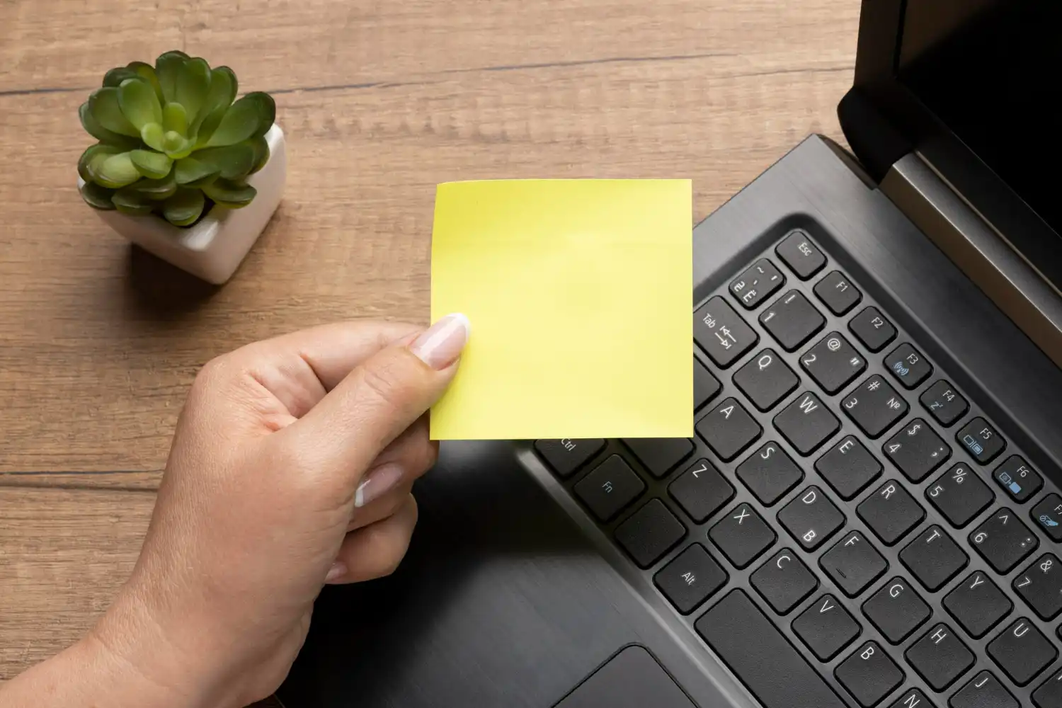 post-it vincula a la fiscal de Madrid y a Begoña Gómez