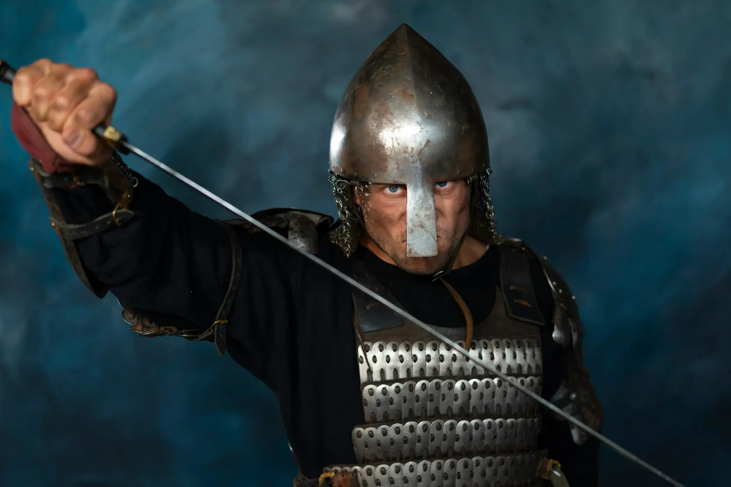 un soldado godo con espada
