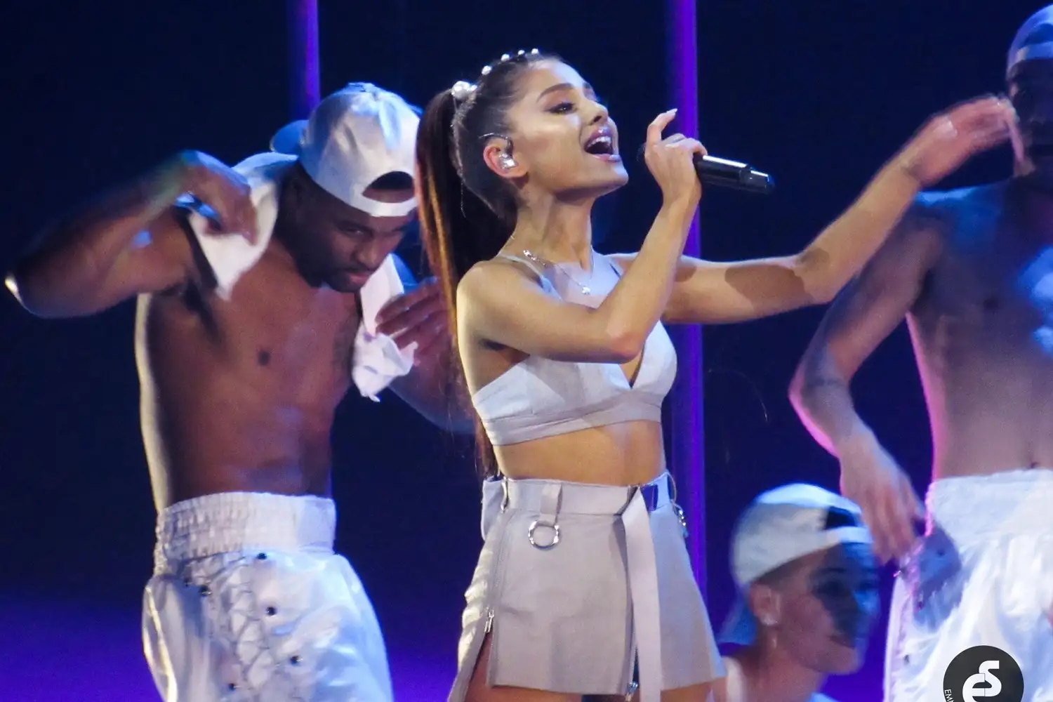 Cynthia Erivo frenó intruso Ariana Grande