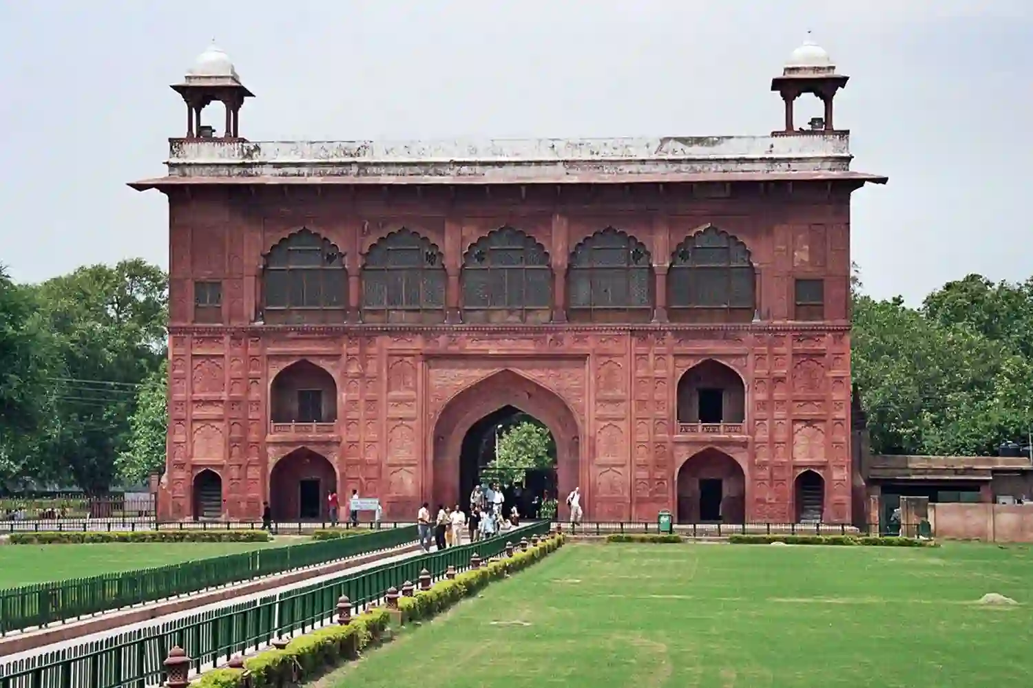 Delhi Explota coche Fuerte Rojo