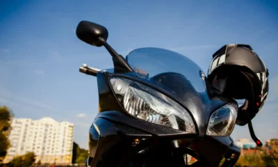 luces antiniebla de una moto