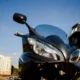 luces antiniebla de una moto
