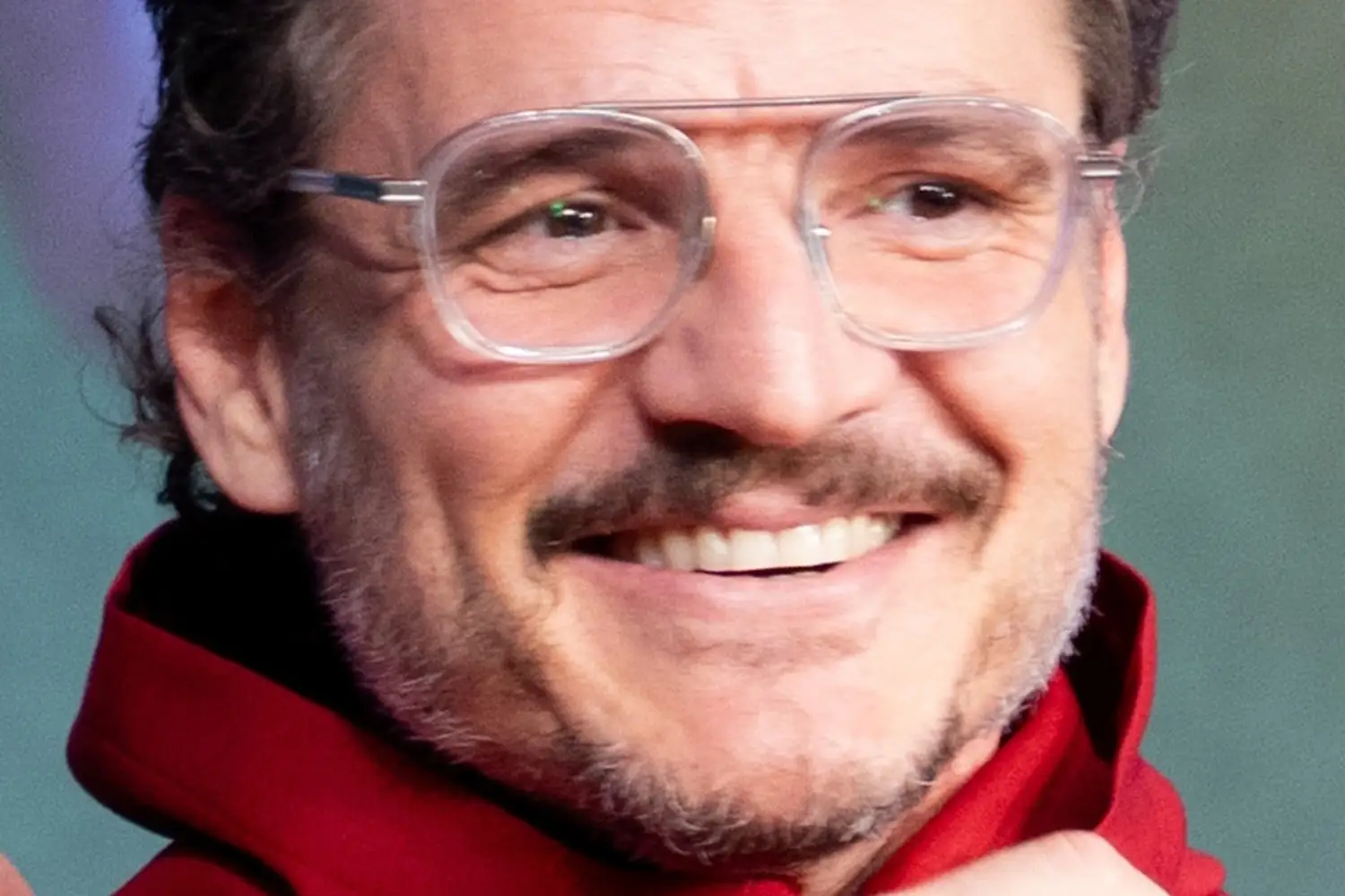 un sonriente pedro pascal en 2025