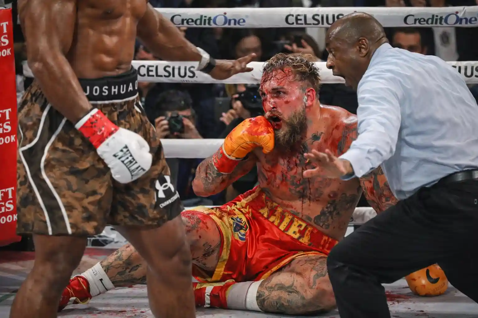 Joshua dejó con la mandíbula rota a Jake Paul