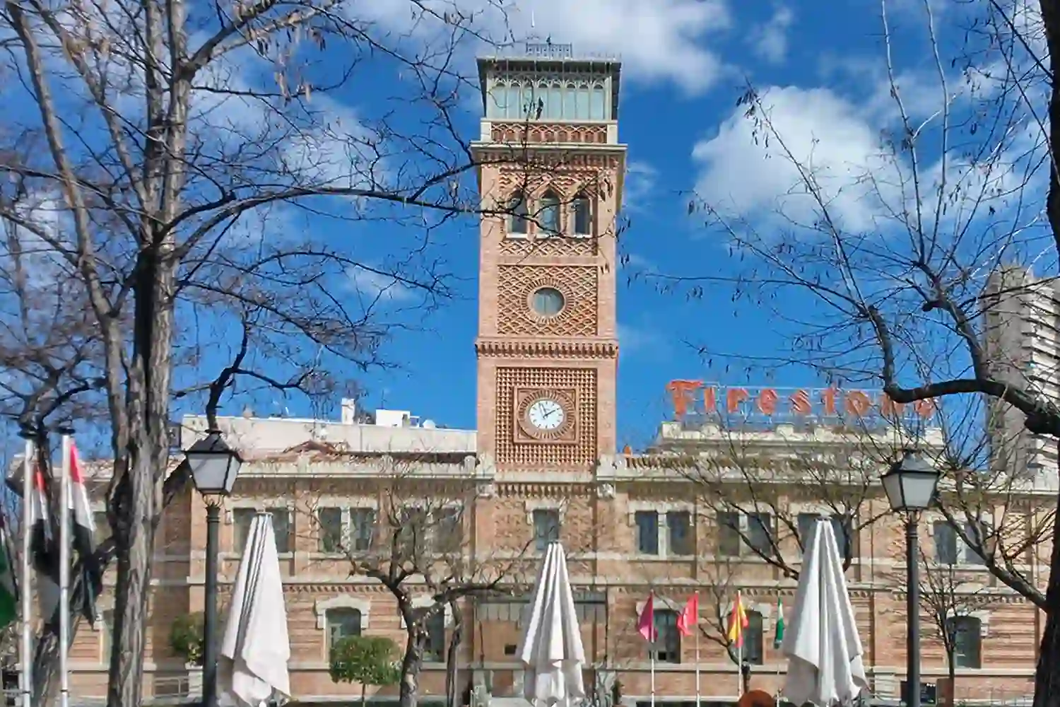Por qué tambalea Casa Árabe