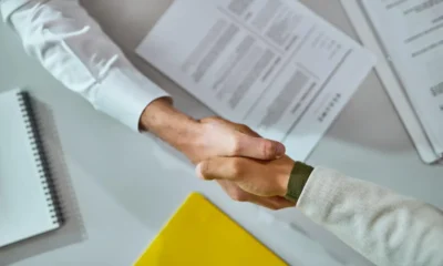 apreton de manos trabajo cuenta ajena