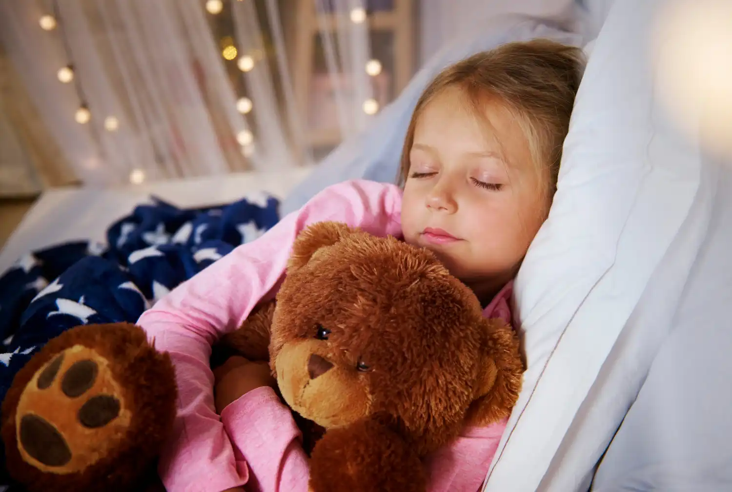 niños con fiebre hay que dejarlos dormir​