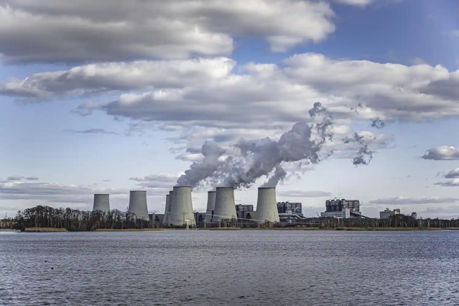 reabre la mayor central nuclear del mundo