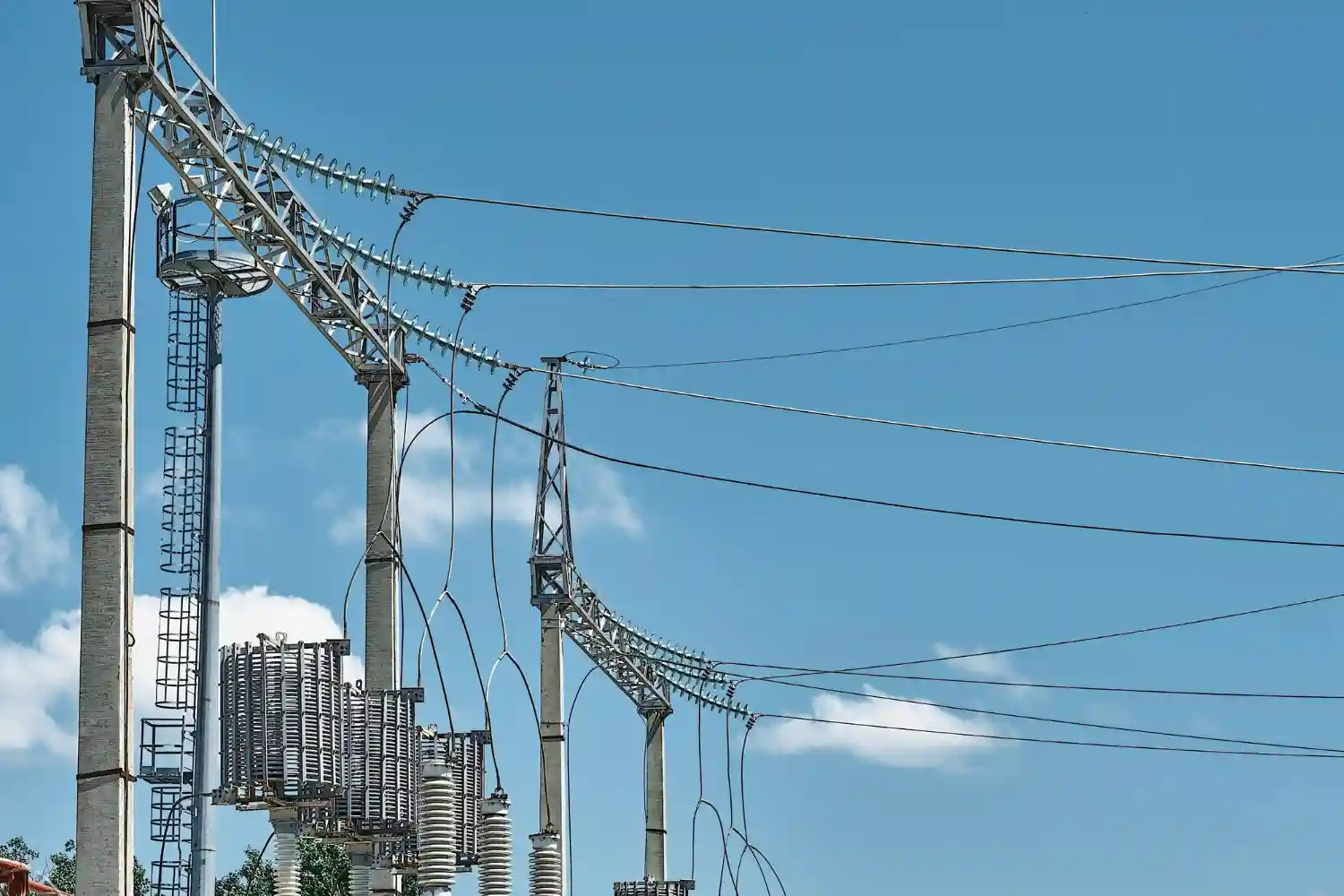 China mueve 12 centrales eléctricas por un solo cable