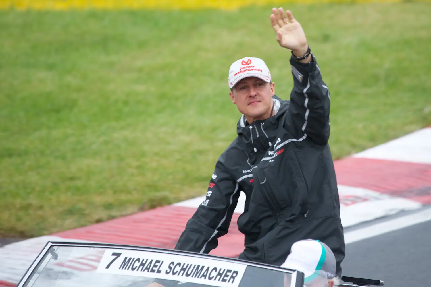 Schumacher ya no está postrado en cama