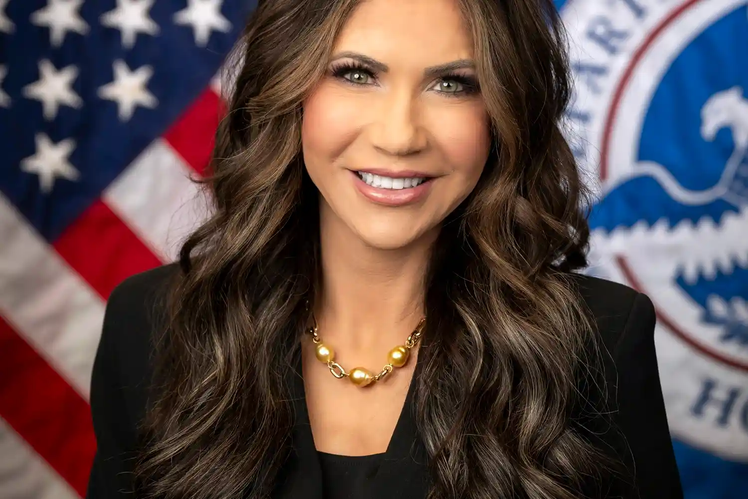 Se le cae el cargo a Kristi Noem