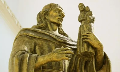 estatua con san joaquin y santa ana